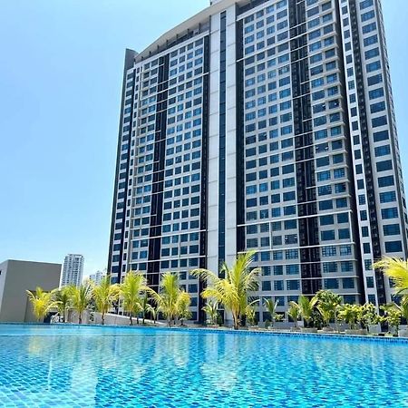 Jesselton Quay Sea View Hotel Kota Kinabalu Exterior foto