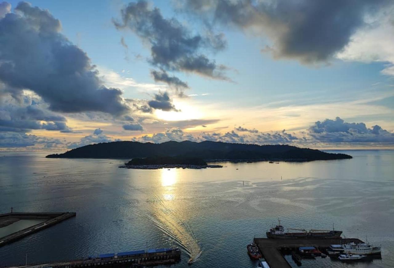 Jesselton Quay Sea View Hotel Kota Kinabalu Exterior foto