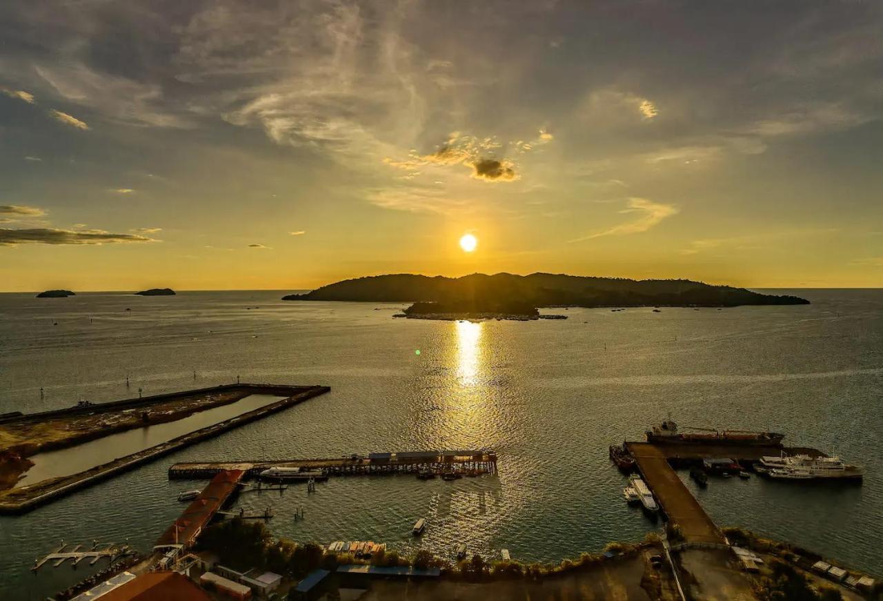 Jesselton Quay Sea View Hotel Kota Kinabalu Exterior foto